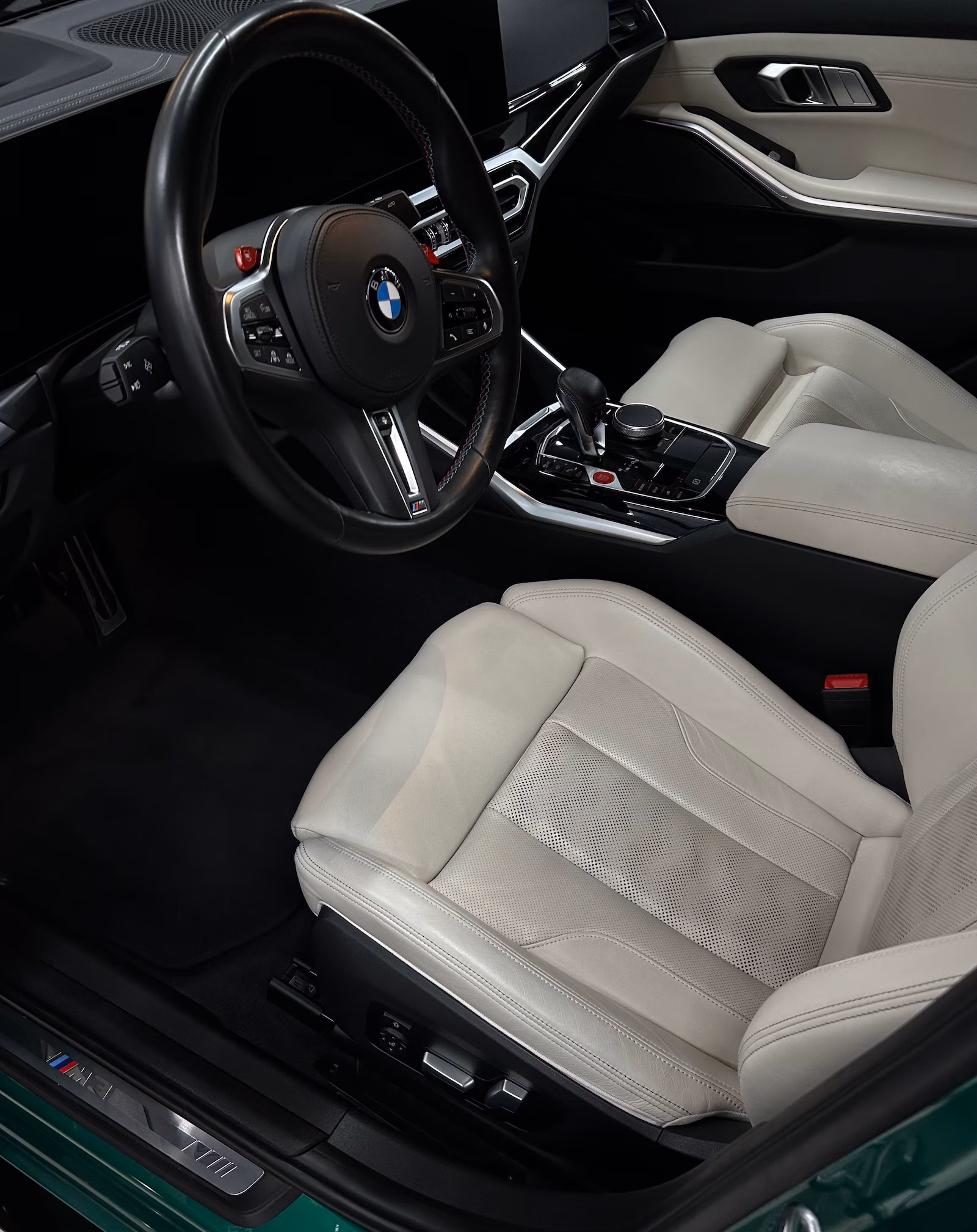 Interiér BMW po hloubkovém detailingu