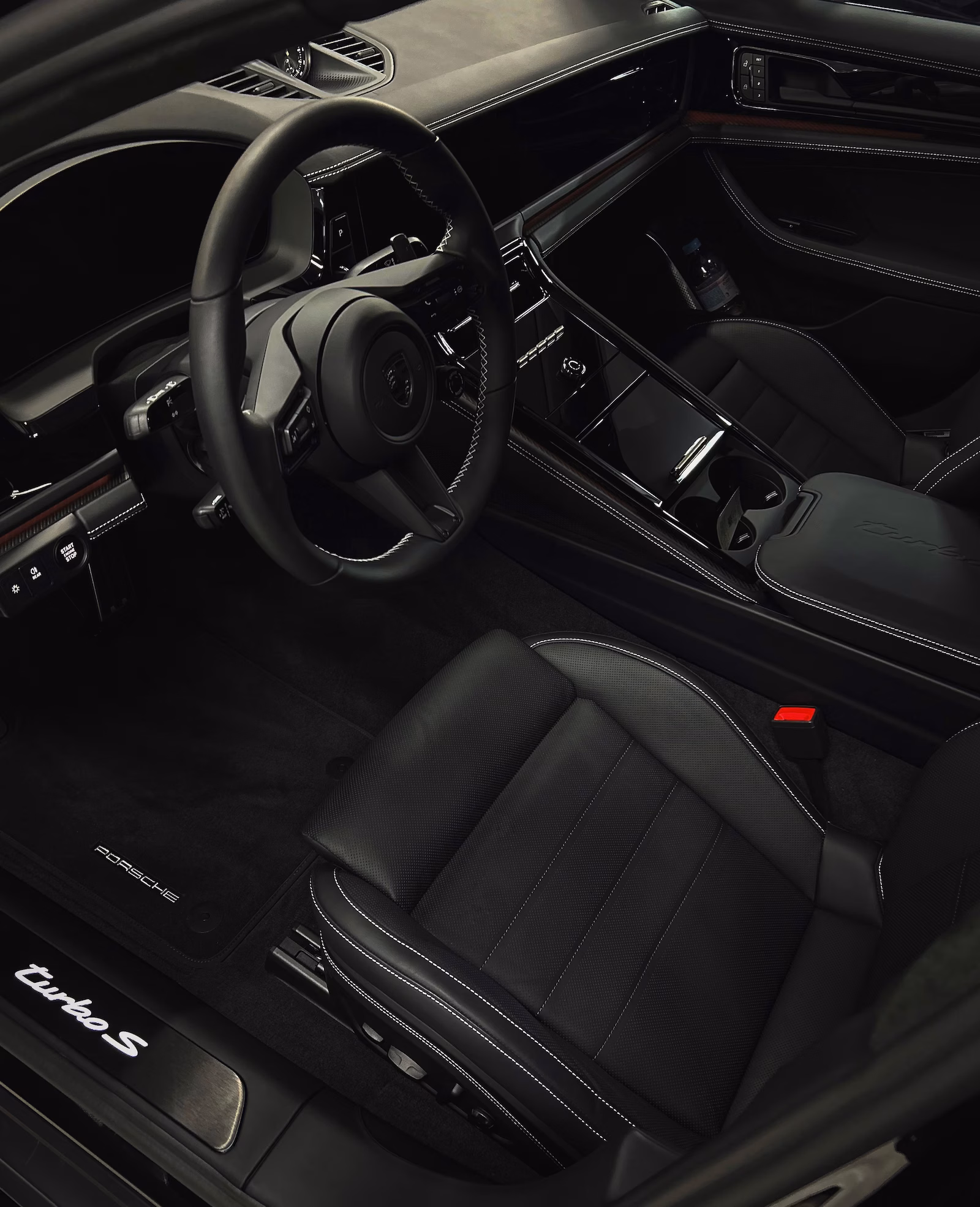 Detail interiéru Porsche po detailingu